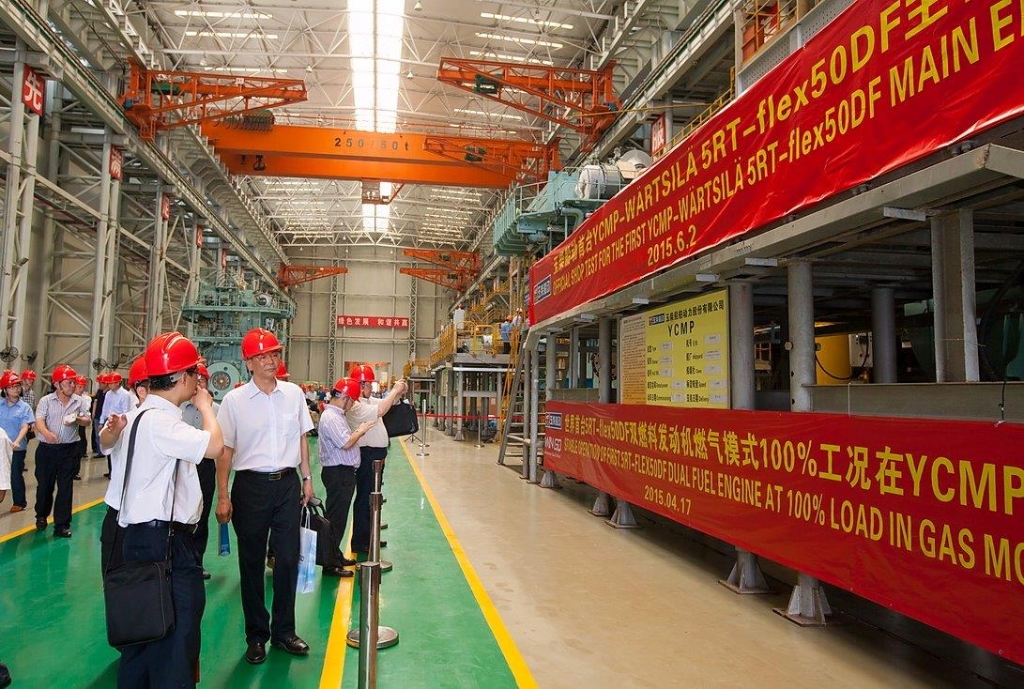 初尝人妻滑进去了莹莹视频