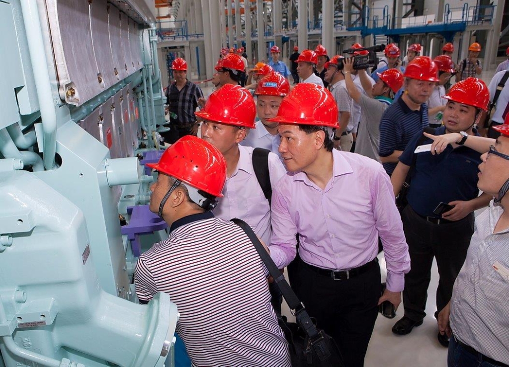 初尝人妻滑进去了莹莹视频