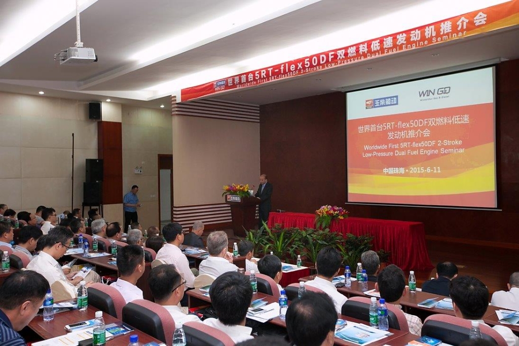 初尝人妻滑进去了莹莹视频