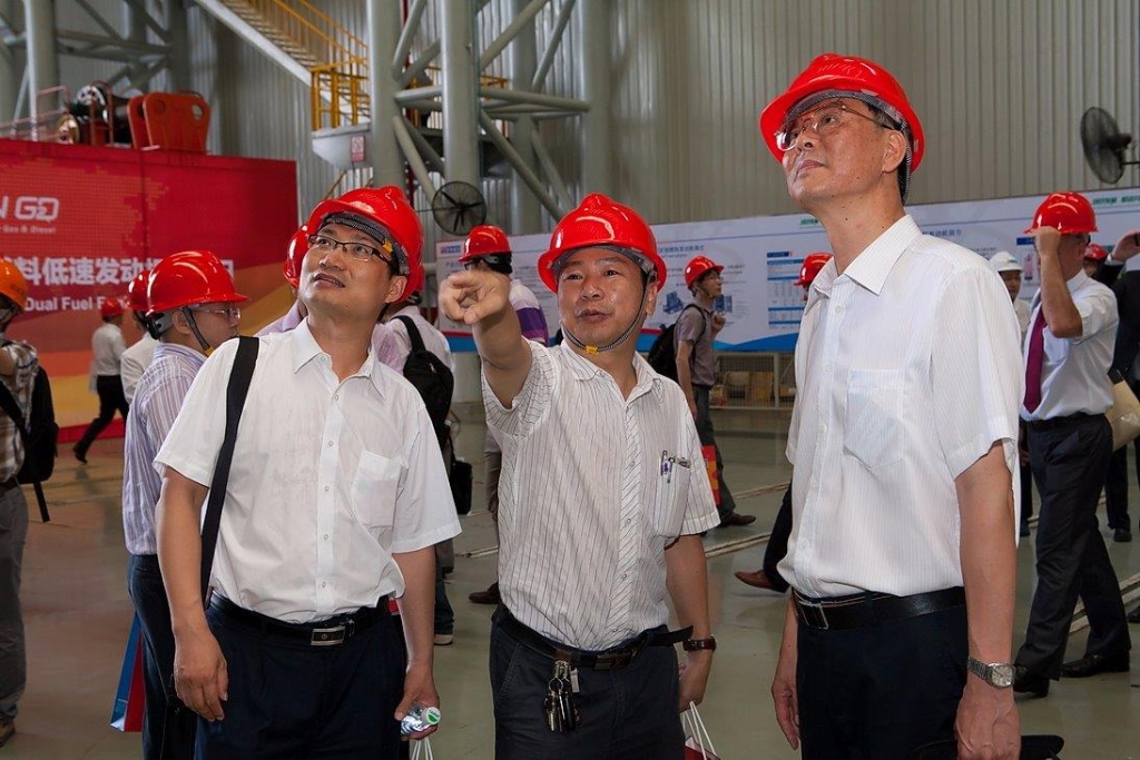 初尝人妻滑进去了莹莹视频