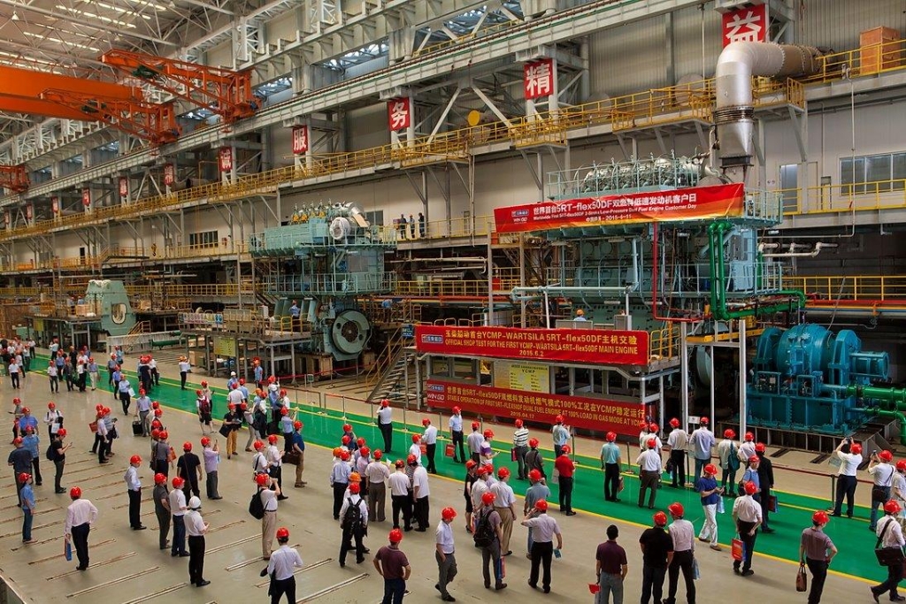 初尝人妻滑进去了莹莹视频